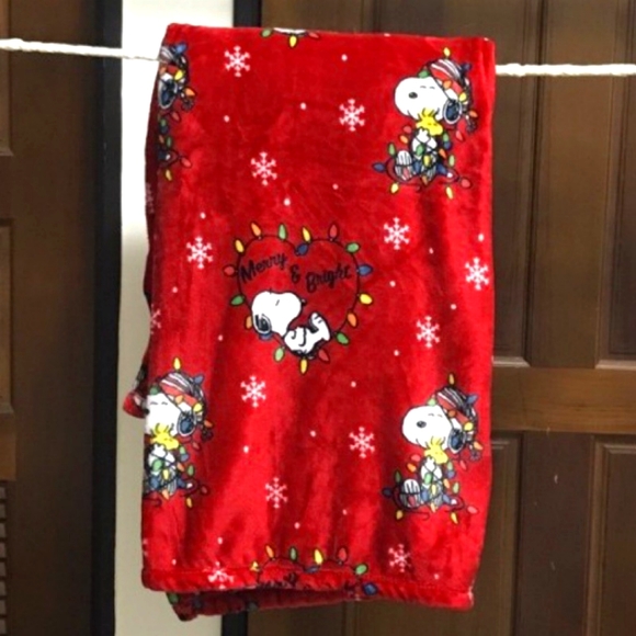 CHRISTMAS Berkshire SNOOPY "Merry and Bright" Soft Christmas Throw Blanket - Picture 6 of 12